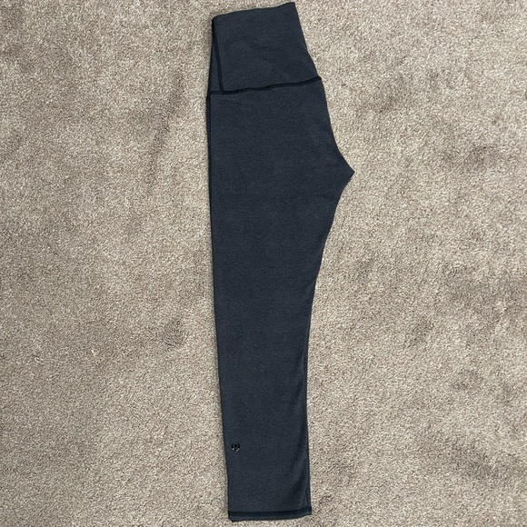 Lululemon Wunder Under 7/8 crop leggings in gray. Great condition, size small. - Picture 3 of 8